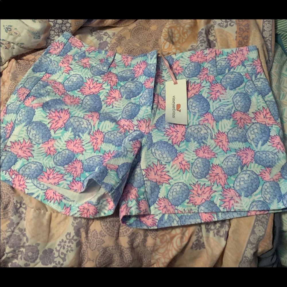 Vineyard vines pineapple shorts